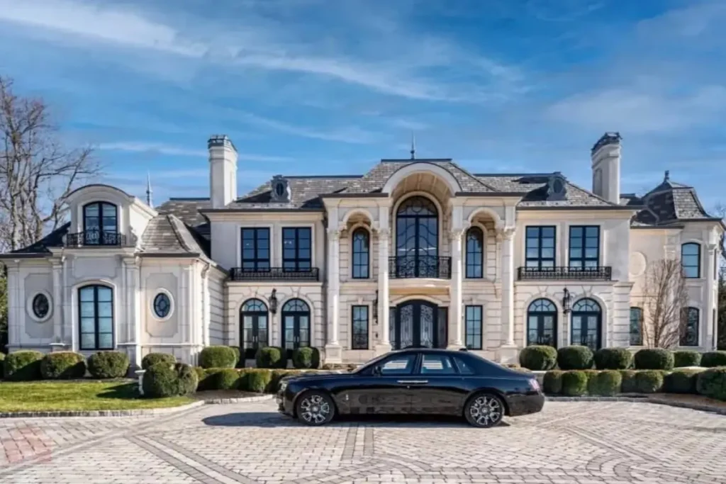 The Ultimate Guide to Luxury Mansion Design: 33 Ideas for Grandeur 4 A classic luxury mansion house with a grand, symmetrical stone facade.