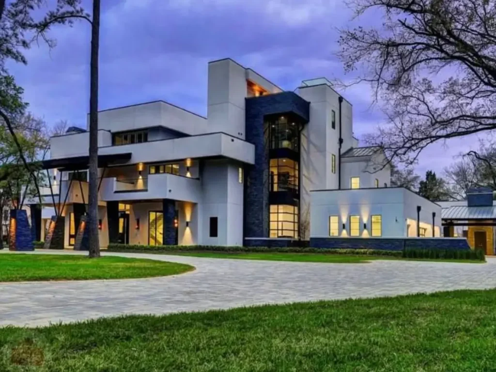 The Ultimate Guide to Luxury Mansion Design: 33 Ideas for Grandeur 30 A modern mansion showcasing sculptural, geometric architecture with dramatic lighting.