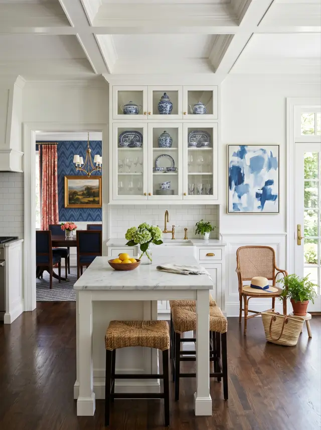 Colonial Interior Design Style: American vs. British (33 Real-Home Ideas) 14 American Colonial kitchen with coffered ceiling, glass-front cabinets, and blue and white porcelain collection